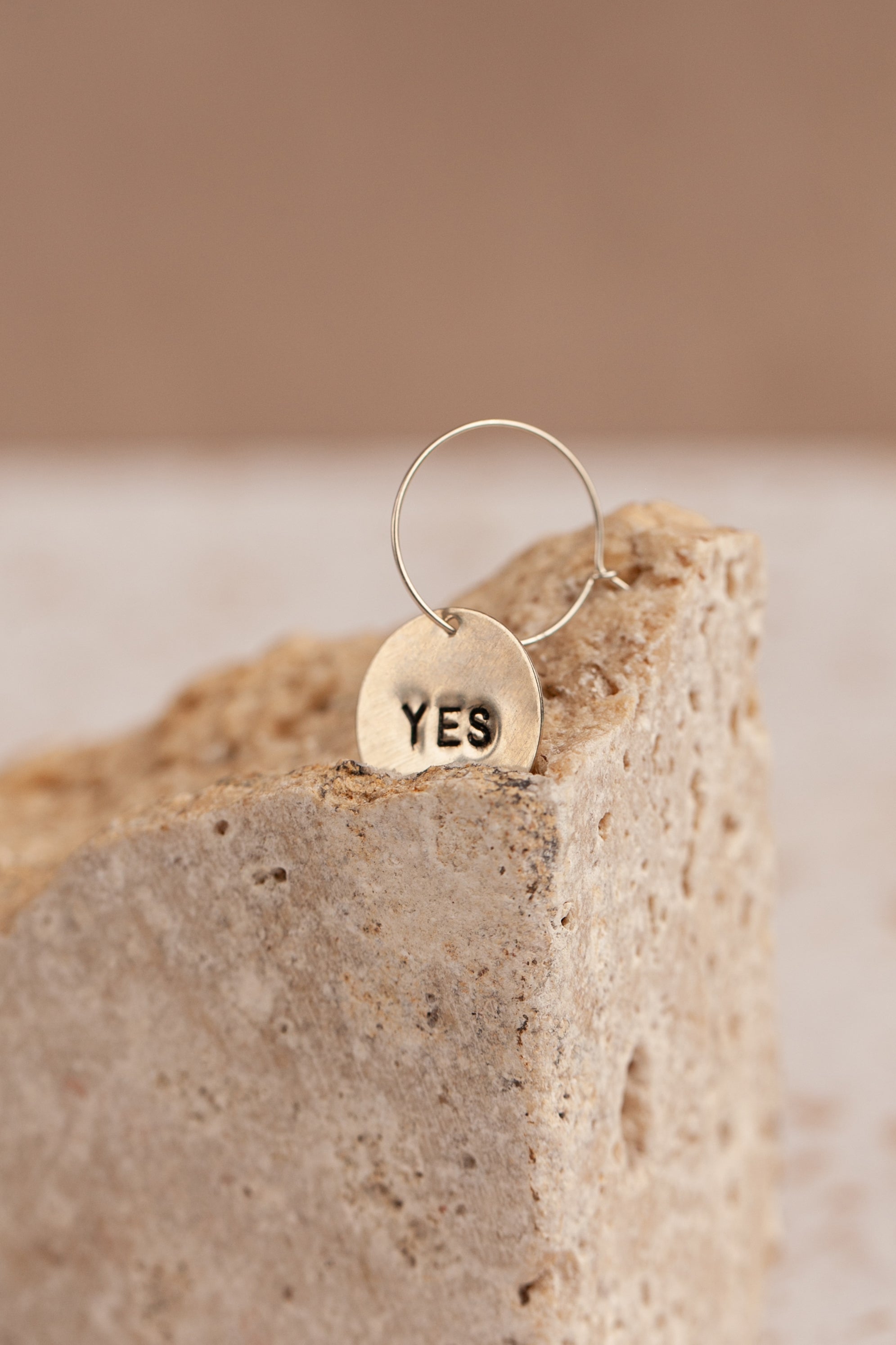 "Monorecchino inciso"