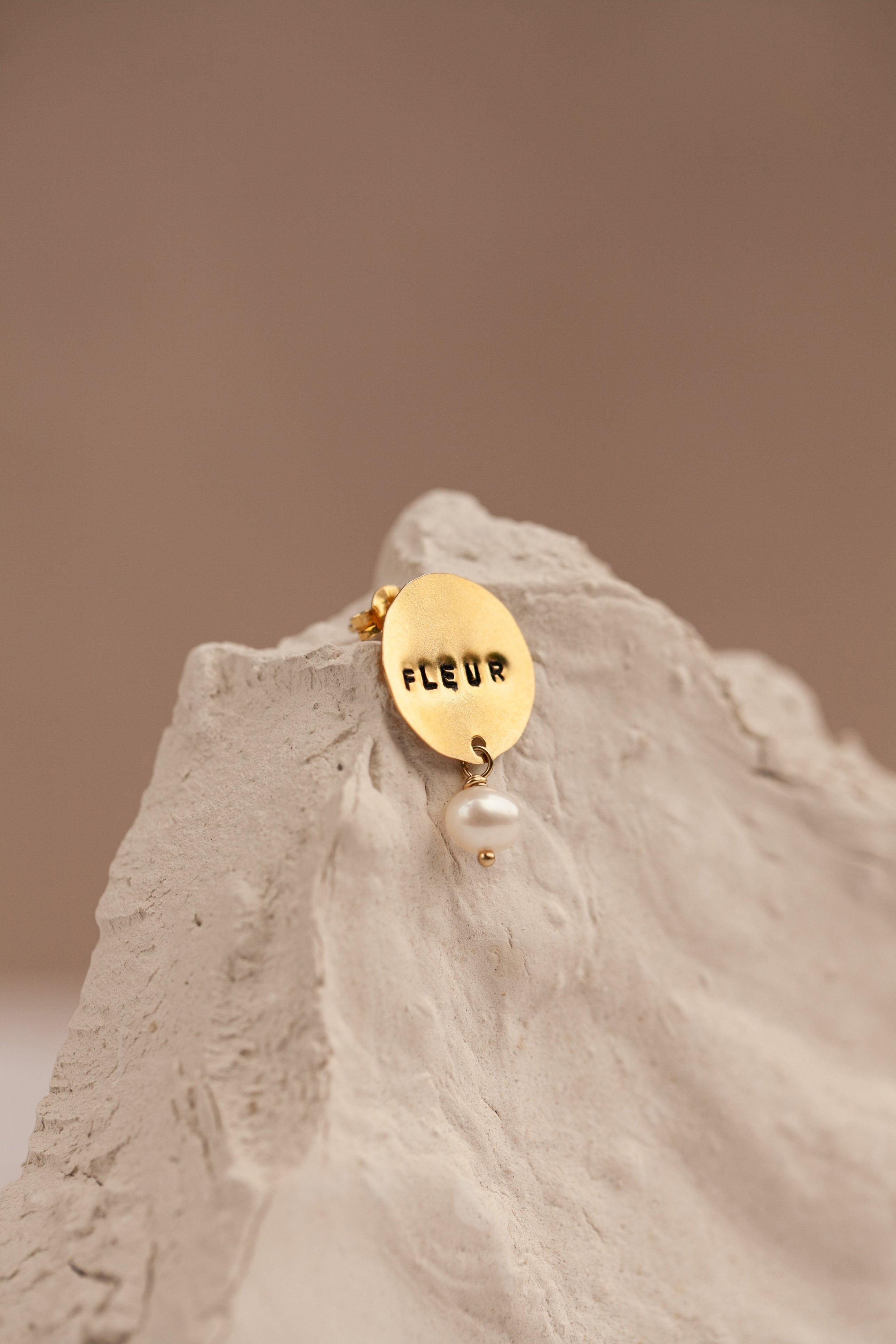 "Monorecchino Grace con Pietra"