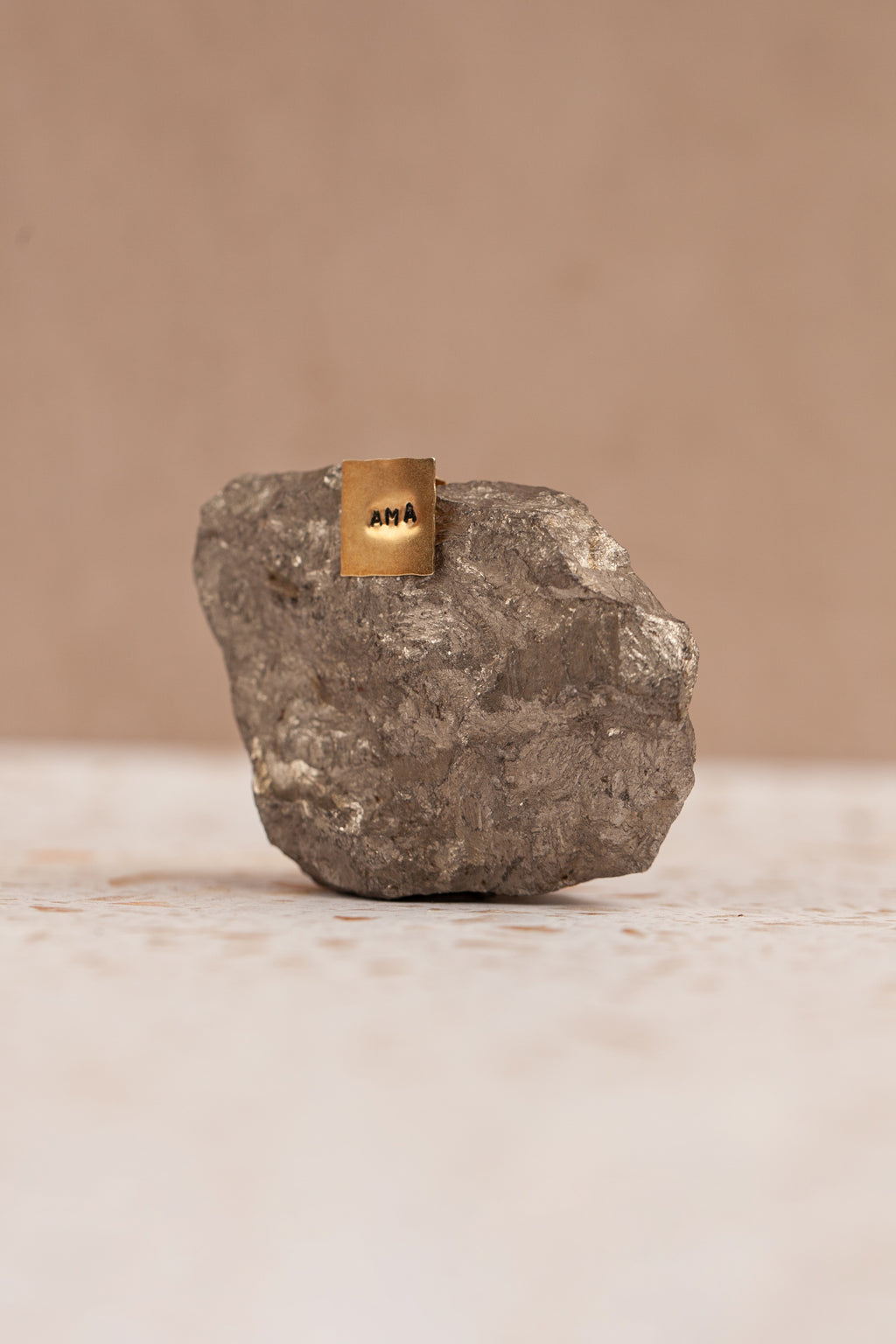 "GRACE SINGLE EARRING"