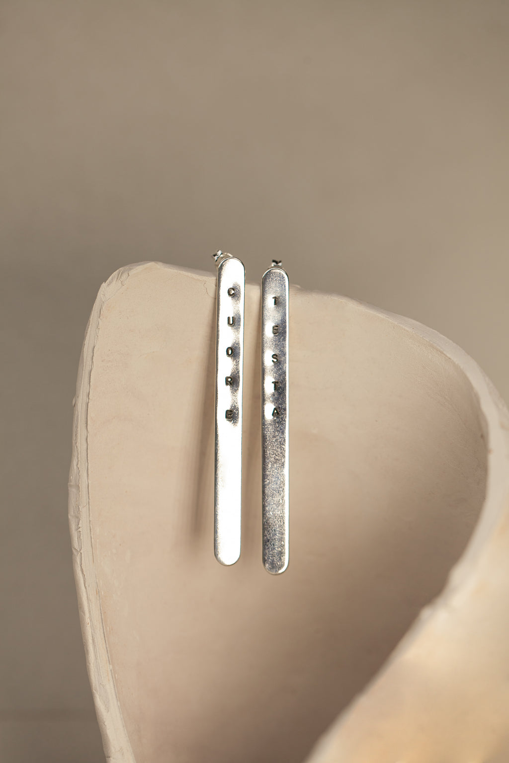 “Orecchini barretta”