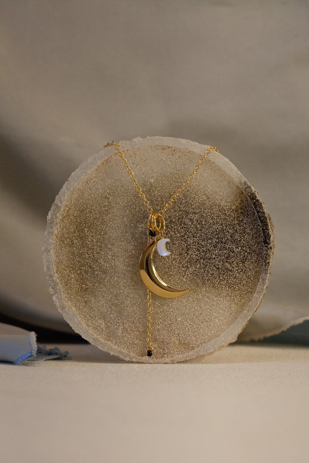 "Collana Lunar"